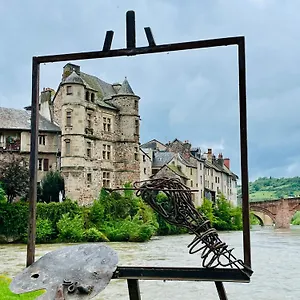 https://apparthotel-au-vieux-palais.midi-pyreneeshotels.com